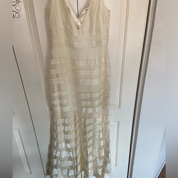 Ann Taylor Gown-Floor Length-size 2Petite-New With Tags - Picture 8 of 14